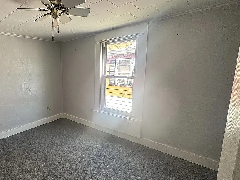 149 W North St — Photo 5