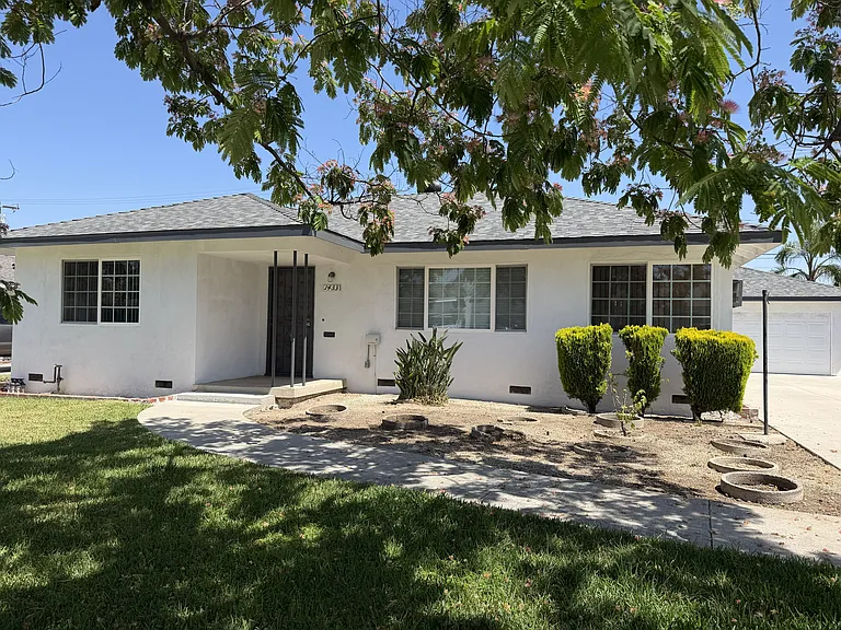 1433 E Larkwood St — Photo 2
