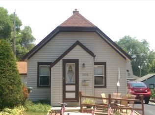 2806 S 70th St, Milwaukee, WI 53219