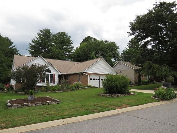 3 Creekside Court from the street