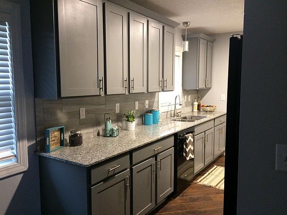 3rd image of 1549 Dixon Dr