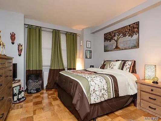 Sold by Daniel Gale Sotheby's International Realty | media 10