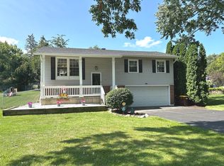 6407 Redbird Ln, Crystal Lake, IL 60012