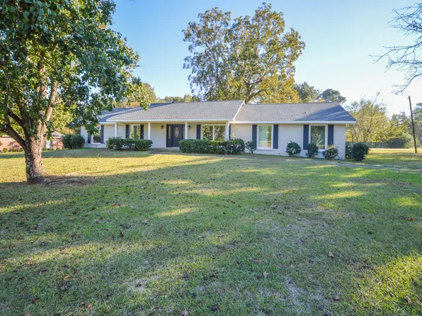 1410 Pinecrest Rd, Starkville, MS 39759