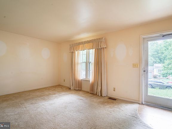 4th image of 310 Bowen Dr