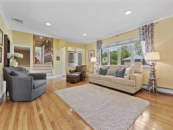 2nd image of 11 Grover Ln