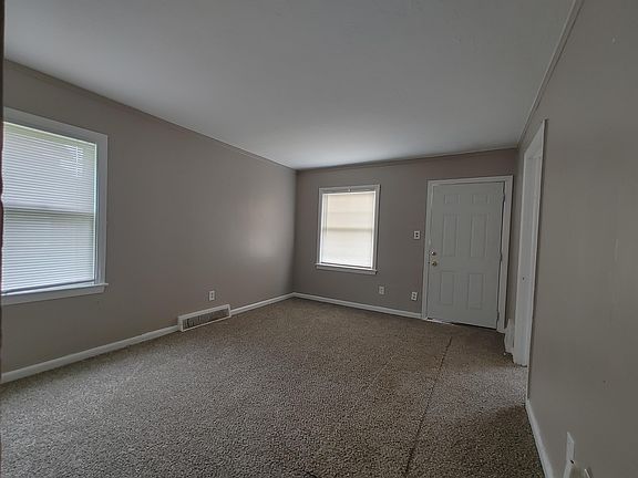 4th image of 9947 Abington Ave