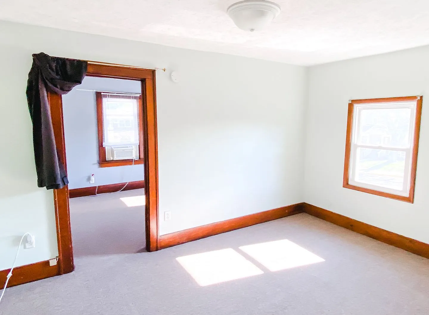933 Robinson St — Photo 2