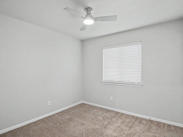 1250 Lakeway Crossing Dr — Photo 15