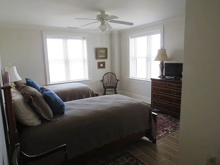 4425 Arendell St — Photo 13