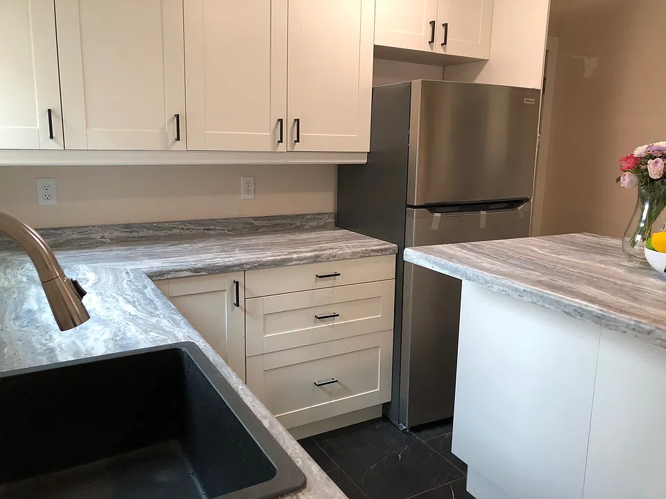 Kitchen with moveable island
