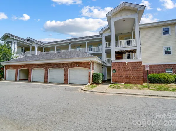 8911 Meadow Vista Rd, Charlotte, NC 28213