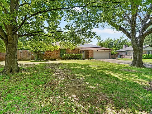 3rd image of 834 S Ridgeway Dr