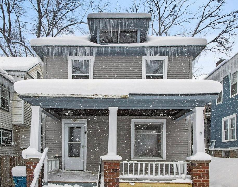 1st image of 903 Walwood Pl