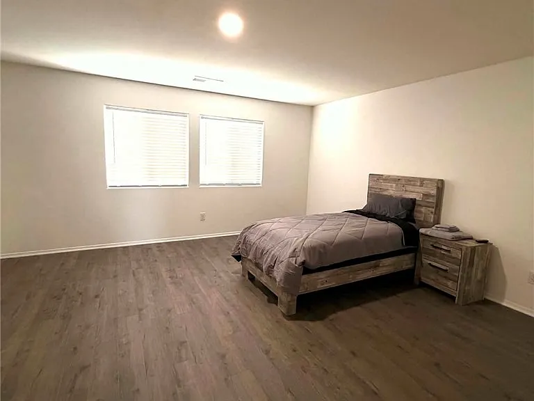44045 Quarter St — Photo 13