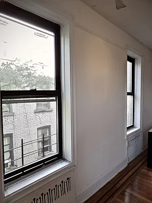 Rented by Albert Attias, LREB | media 7