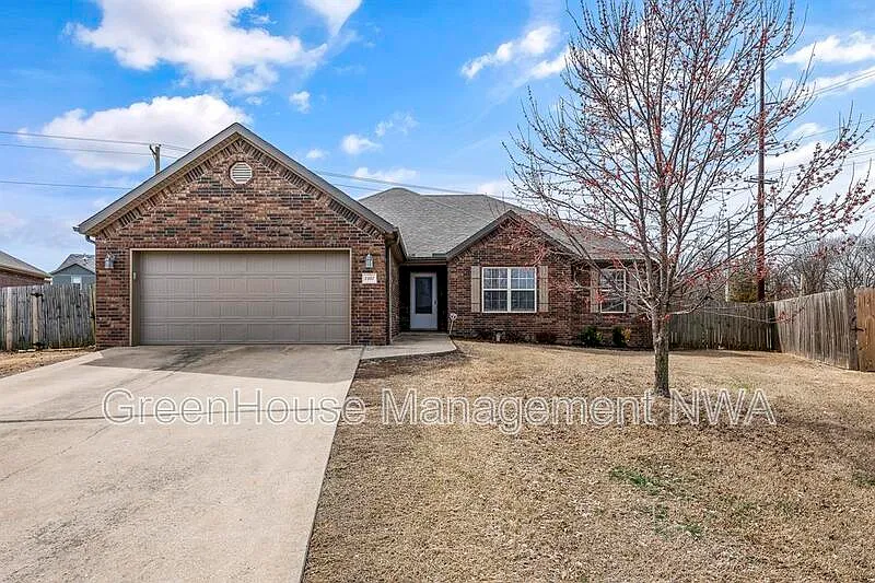 4 bed, 2.0 bath, 1852 sqft, $2,140 — Photo 1
