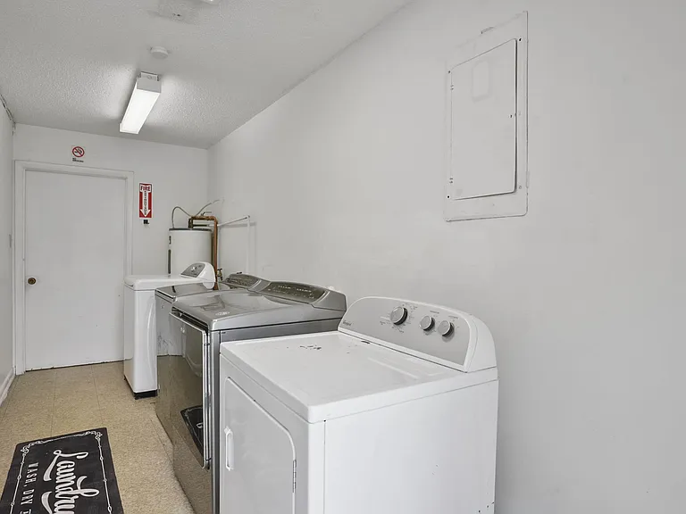 1220 E Victory Dr #1 — Photo 11