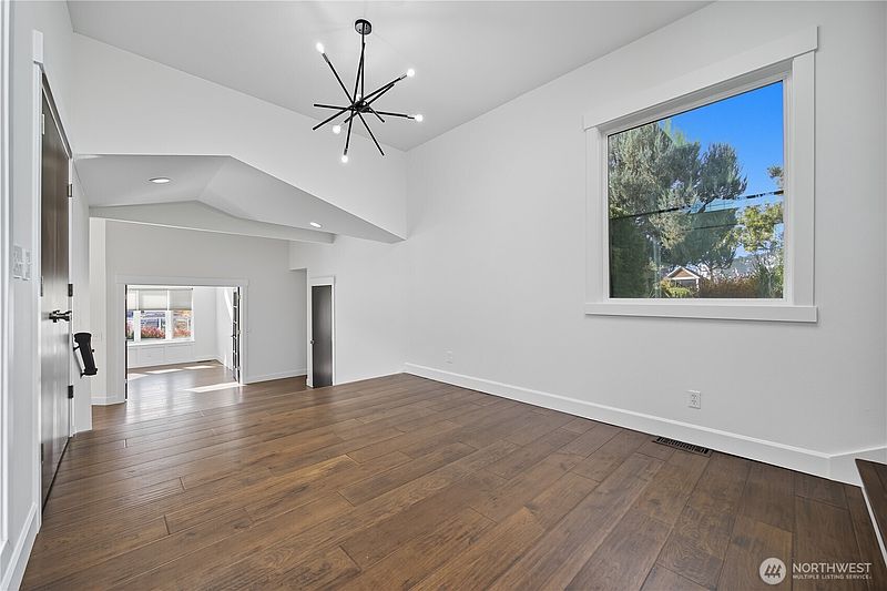 4th image of 5404 Collins Road