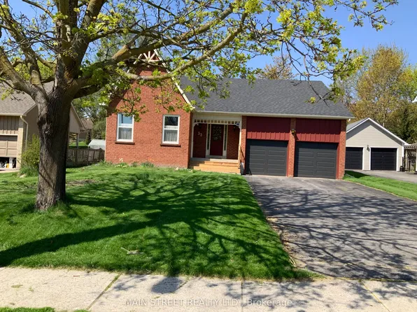 32 Centre Rd, Uxbridge, ON L9P 1A7