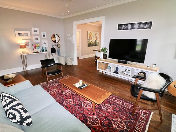 4th image of 5033 Lovell Ave