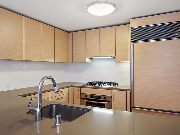 5th image of 301 Mission St APT 3E
