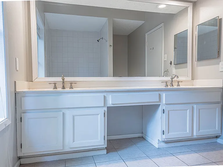 7410 Songwind Ln — Photo 11