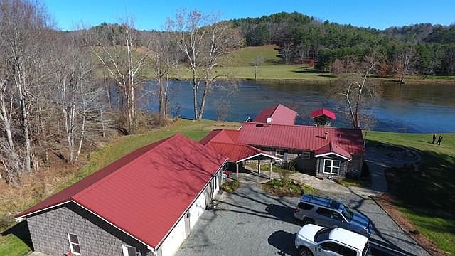1st image of 932 Riverview Ln