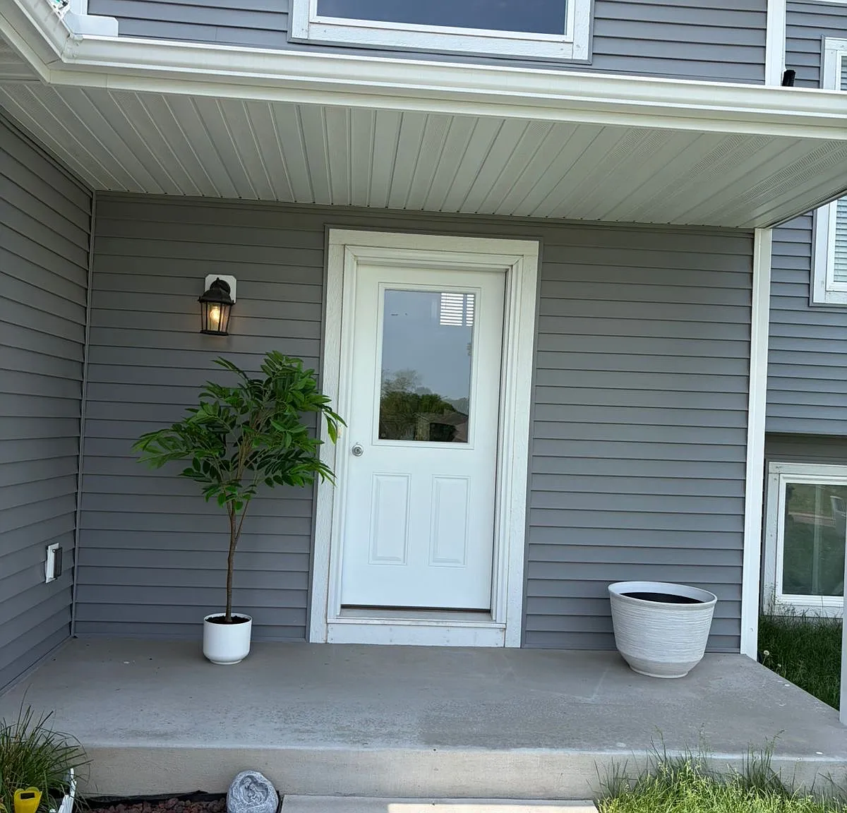 4 bed, 1271 sqft, $2,400 — Photo 2