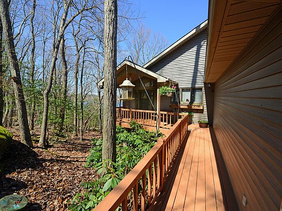 3rd image of 51 Chelteham Ln
