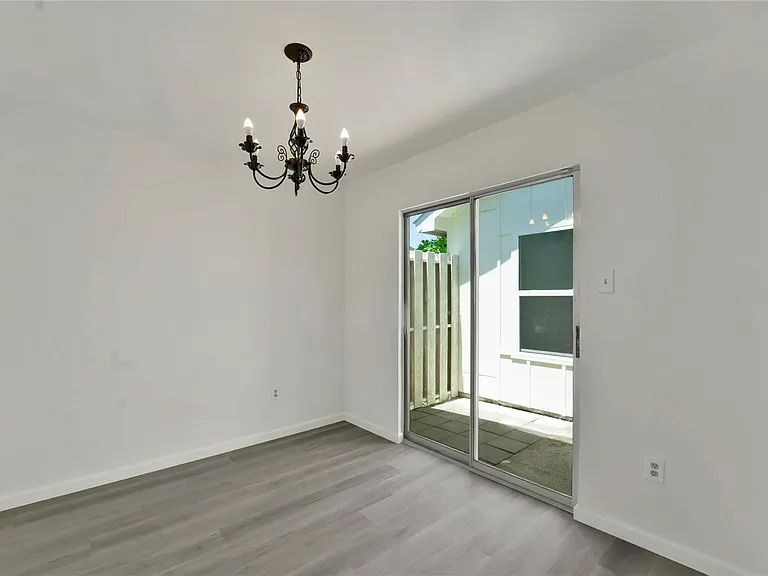 1019 Sanders Dr — Photo 10