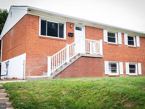 3rd image of 2205 Emporia St