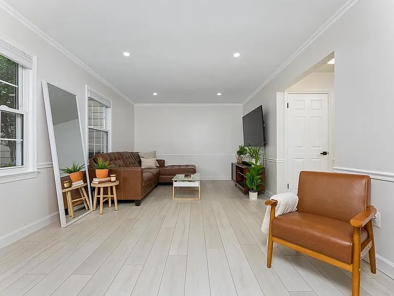 406 Maple Ct — Photo 4