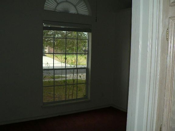 4th image of 2833 Quebec Dr