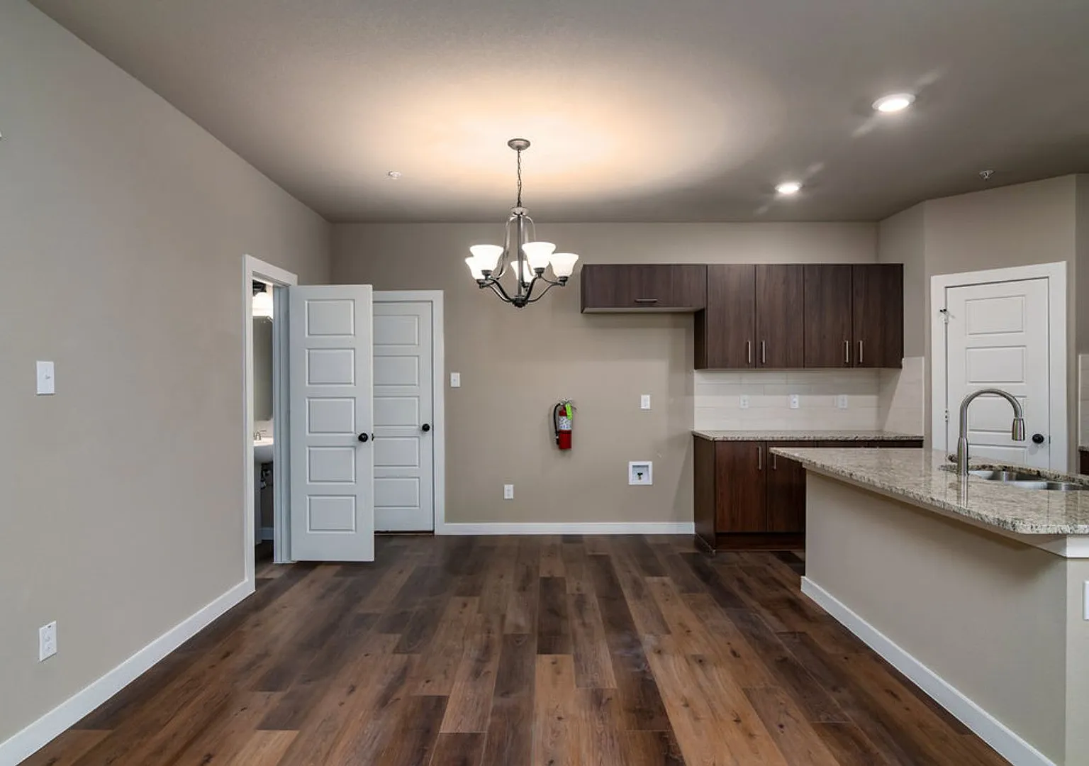 Gorgeous 2 Bedroom Four Plex Located In Midlothian Isd! — Photo 3
