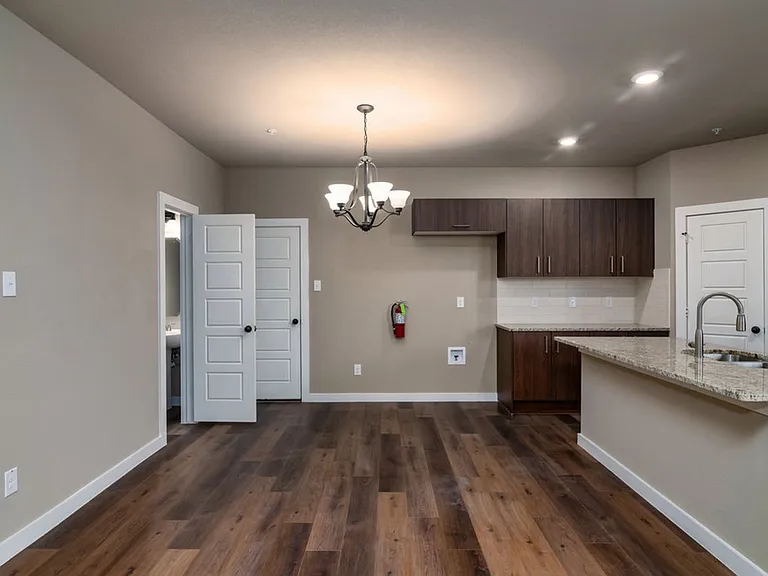635 Wheatfield Dr — Photo 3