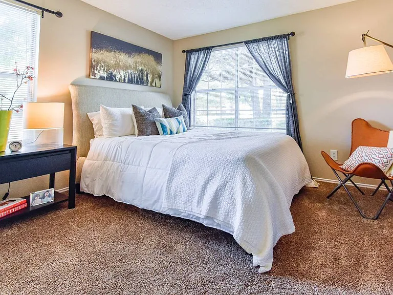 Riverset Apartments — Photo 7