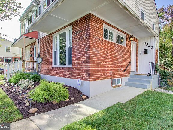 4th image of 2243 Sweetbriar Dr