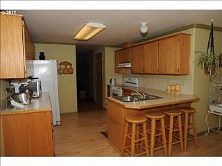 4th image of 13721 NE 84th St