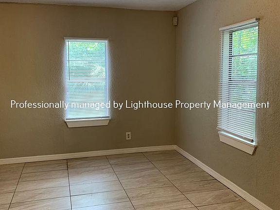 4th image of 3252 Ernest St