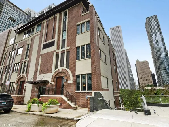 192 N Harbor Dr, Chicago, IL 60601
