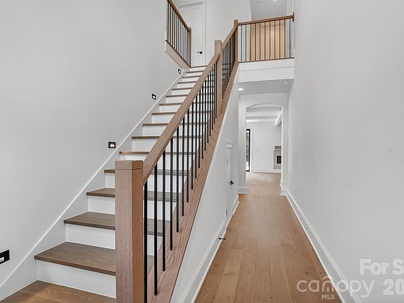 4th image of 417 W Cama St