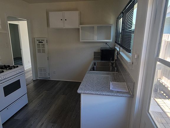 4th image of 2207 Maricopa St