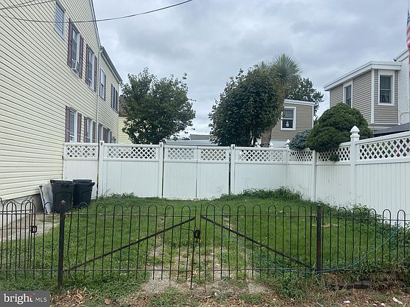 2nd image of 4728 Garden St