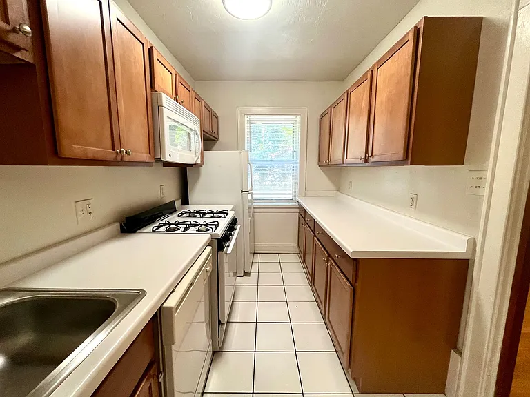 1806 E Kenmore Pl — Photo 8