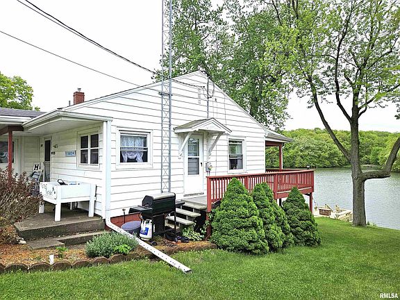 3rd image of 1028 W Shore Dr