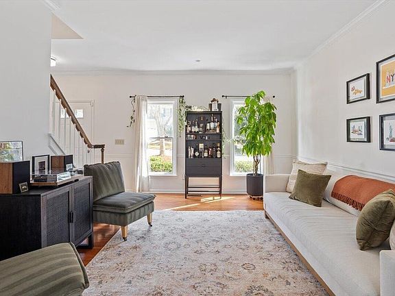 3rd image of 3341 Daingerfield Dr