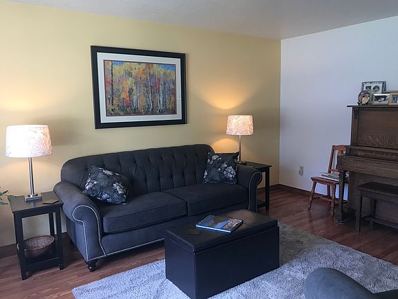 4th image of 104 Kinnikinnick Ct