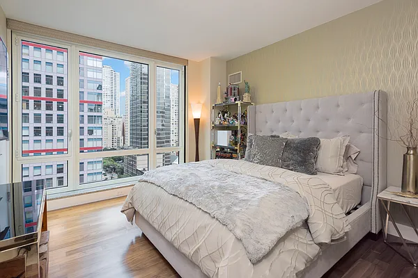 Sold by Douglas Elliman | media 21