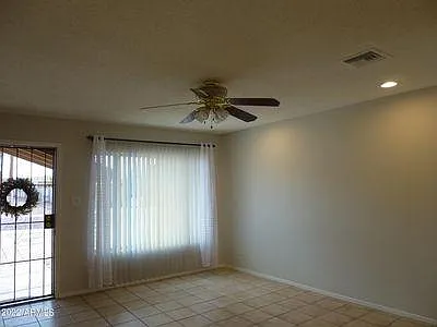 Building Photo - 946 E Loma Vista Dr